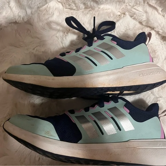 Stylish Navy and Mint Adidas Sneakers - Picture 4 of 6